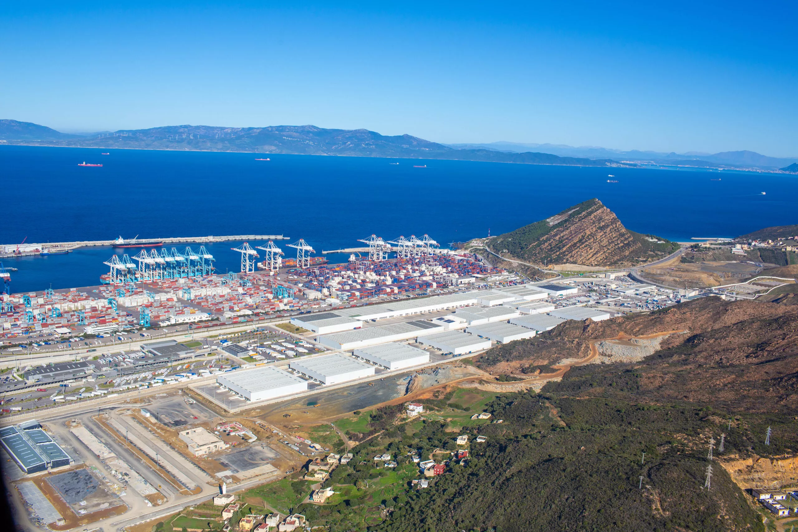 a-propos-et-zone-logistique-portuaire-couper-le-chantier-scaled-69de0f6e797e2